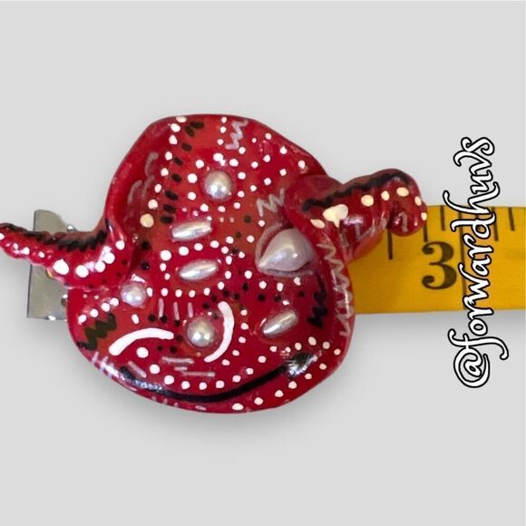 Handcrafted Artisan Southwest Style Sculpted Clay Brooch by Lima - Picture 9 of 11